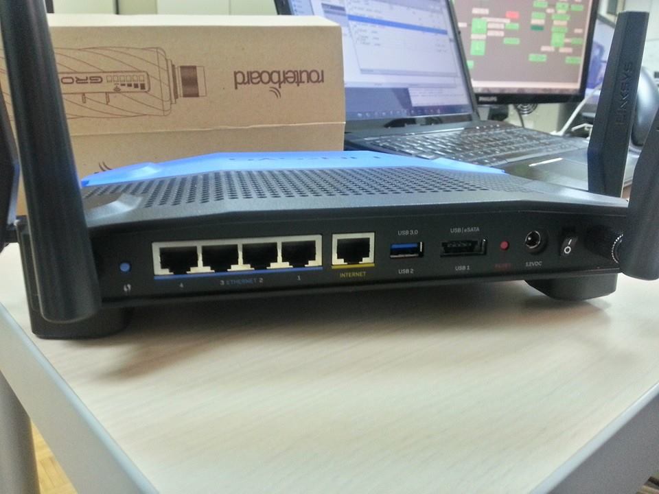 pozadi Linksys WRT1900AC